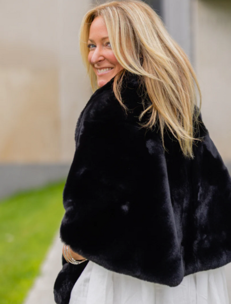 Collins Capelet | Black