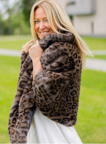 Collins Capelet | Grey Leopard